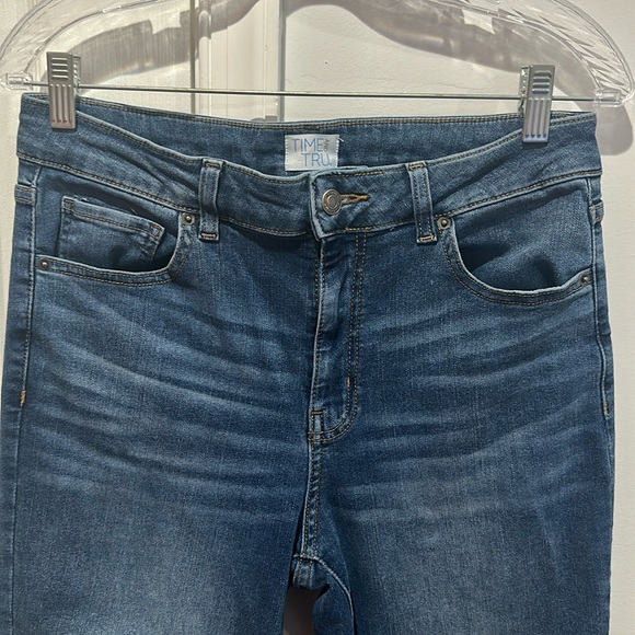 Time and Tru Women's High Rise Step Hem Kick Flare Jeans Size 12 - Picture 6 of 10